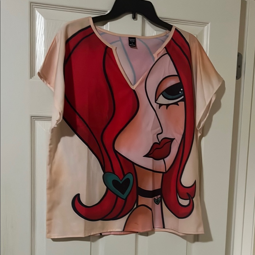 Artistic Red Graphic Women's Large Top